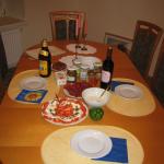 Gedeckte Tafel im Esszimmer