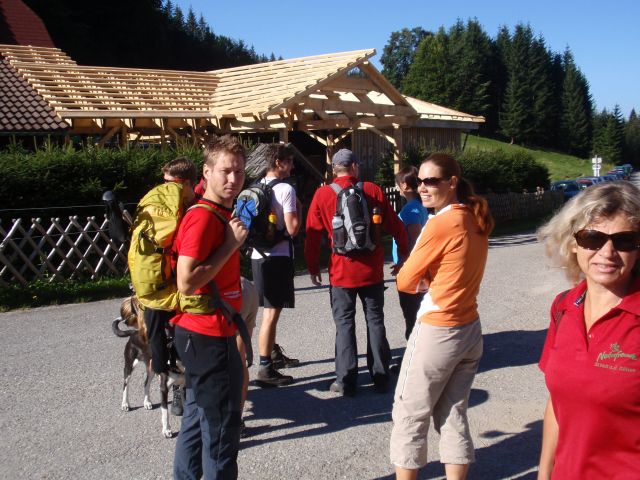 Abmarsch von Raneck
vorne: Hannes, Marina, Sissi
hinten: Lara, Martin, Elisabeth, Dex, Dr. Z, Andrea