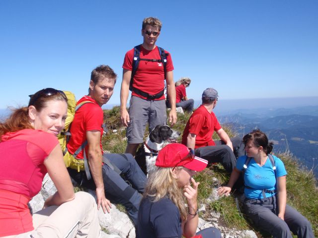 Zwischenstop Rauer Kamm
Martina, Hannes, Martin, Lara, Sonja, Sissi, Dr. Z, Andrea