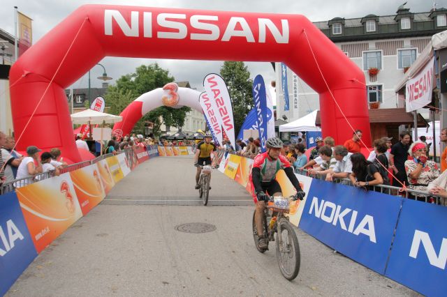 Zieleinlauf nach 7:59 Stunden